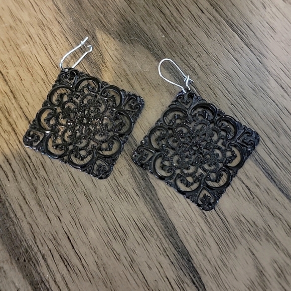 Plunder Earrings - Picture 1 of 4